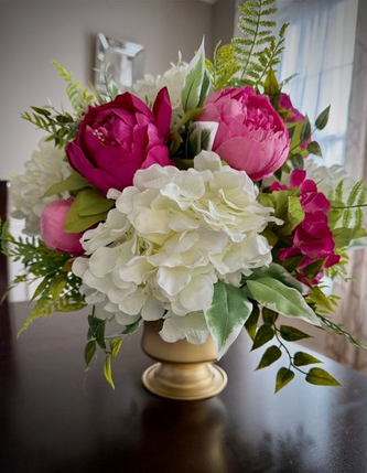 Peonies in Flower Arrangements: Meaning and Occasions