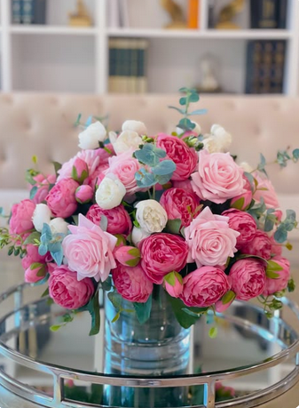 Peonies in Flower Arrangements: Meaning and Occasions